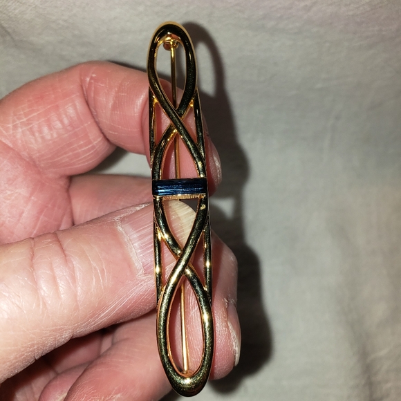 Beautiful Vintage Monet Braided Goldtone Pin with Blue Rhinestone - Picture 2 of 7